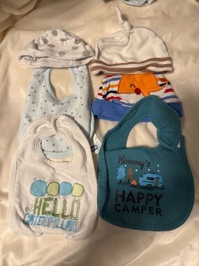A19🫐2for$20🫐Mommy's Happy Camper Teal Bib & Baby Hat Set